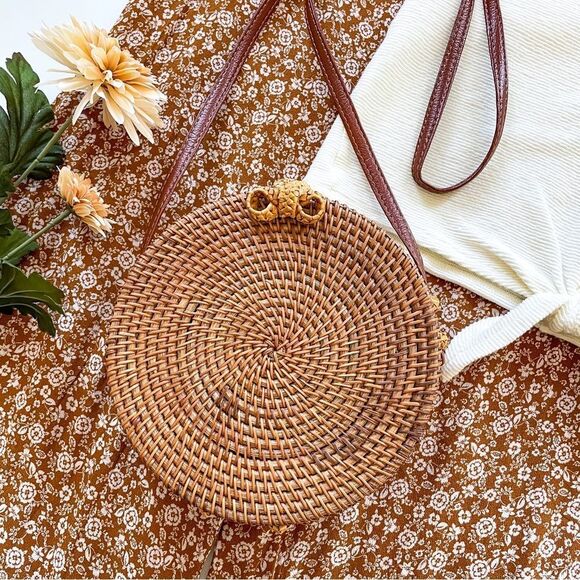 Rattan canister purse. - Picture 1 of 11